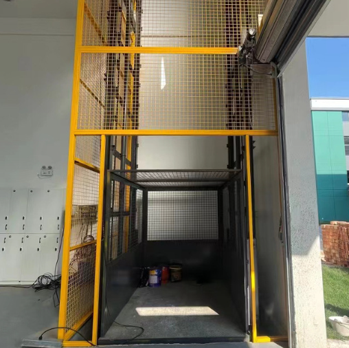 西湖导轨式升降机助力物流园破解运输难题